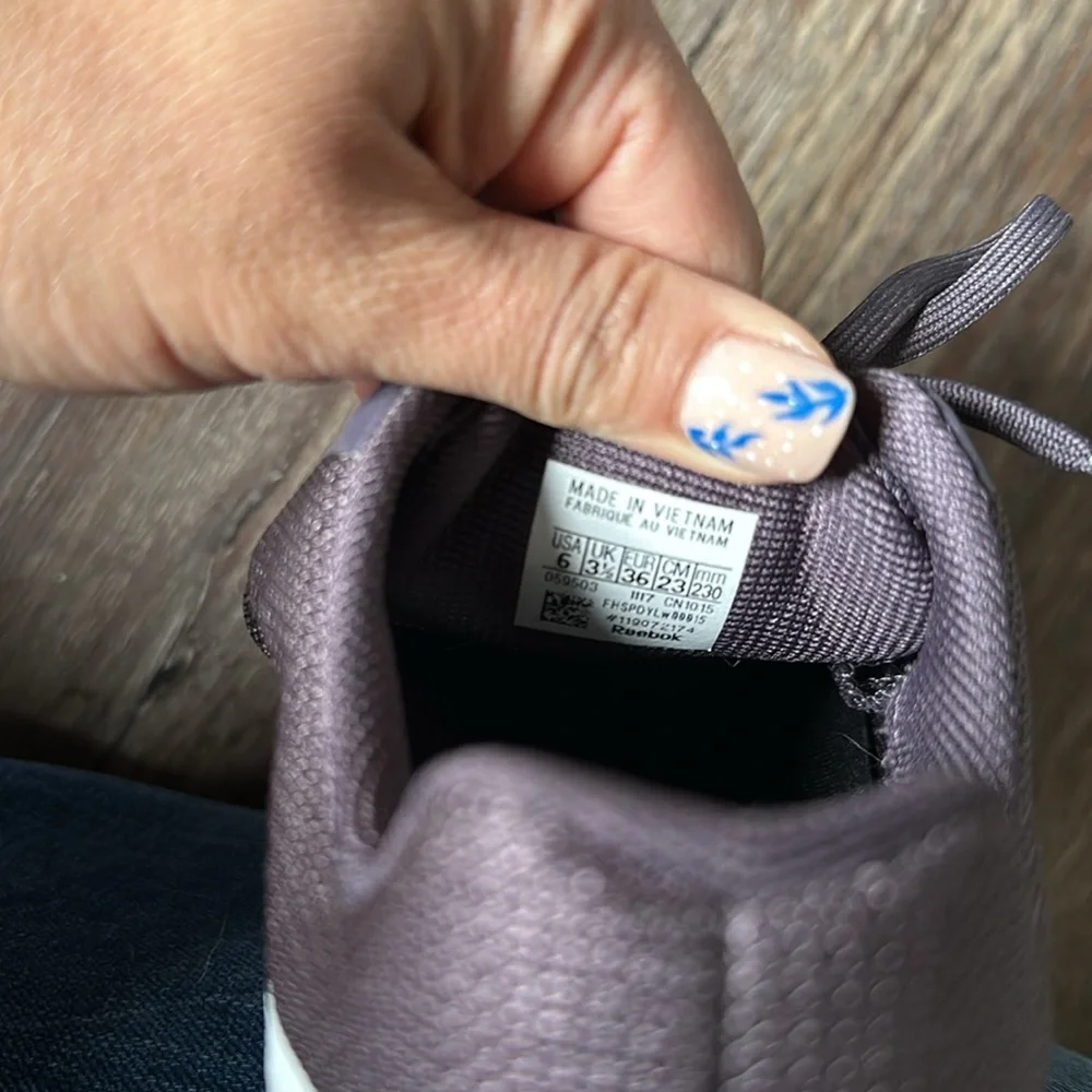 💙 EUC Women’s Reeboks - Picture 4 of 5